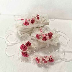 Pulseras con Tres Claveles de Colores