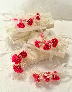 Pulseras con Tres Claveles de Colores