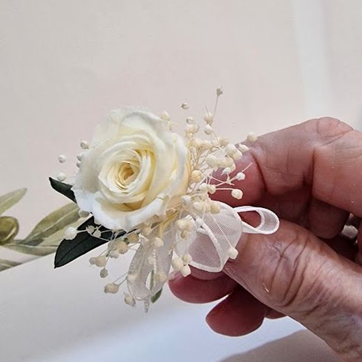 solapa con rosa preservada para novio y padrino