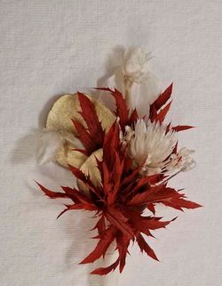 Ramillete para la Solapa de Flores y Hojas