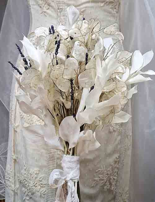 Ramo Novia Blanco con Ruscus y Lavanda