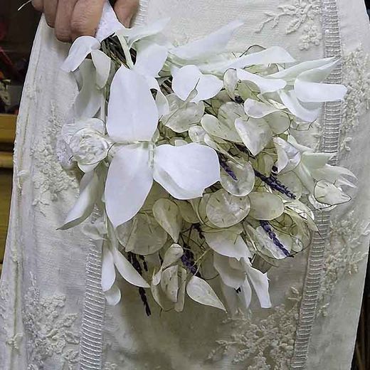 Ramo Novia Blanco con Ruscus y Lavanda