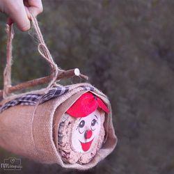 Tió de Navidad con Mochila de Yute