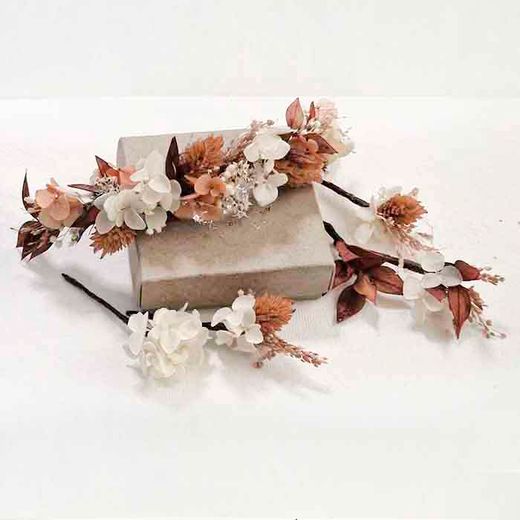 Tocado y Cinco Flores en Cascada Camel