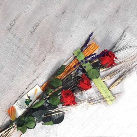 Tres Rosas Rojas Preservadas y Estructura