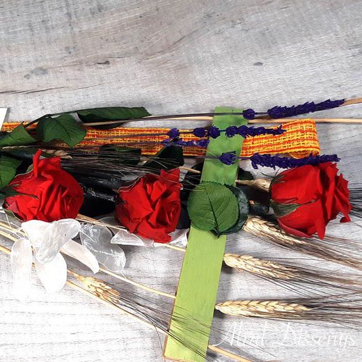 Tres Rosas Rojas Preservadas y Estructura