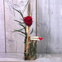 Una Rosa con Senyera en Tótem de Madera