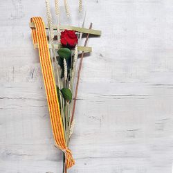 Una Rosa Roja y Cuatro Barras